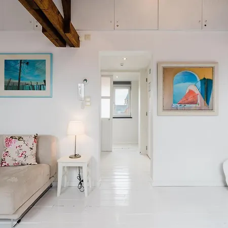 The Blue House Bed and Breakfast 2*